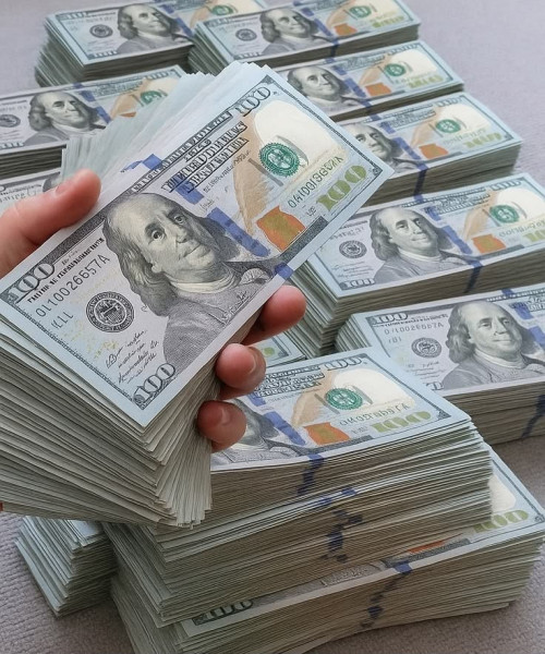 100 Dollars